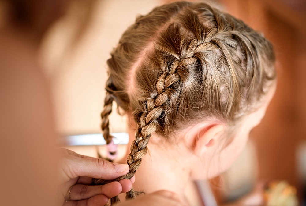 Des tresses à réaliser pour un enfant