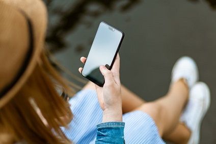 Coiffeuse sur appli mobile Viadom
