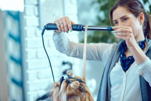 apprendre la coiffure en CAP - Viadom