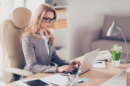 femme-coiffure-bureau-viadom