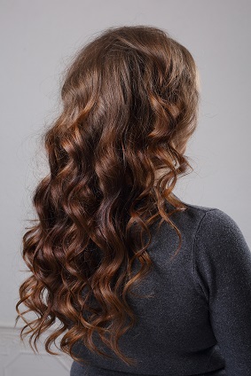 cheveux lâchés bruns - Viadom Professionnel