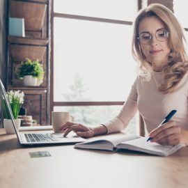 Comment faire ses tarifs en coiffure à domicile ? Le guide Viadom Professionnel