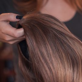 Formation, vente et pose de prothèses capillaires quand on est coiffeur à domicile Viadom